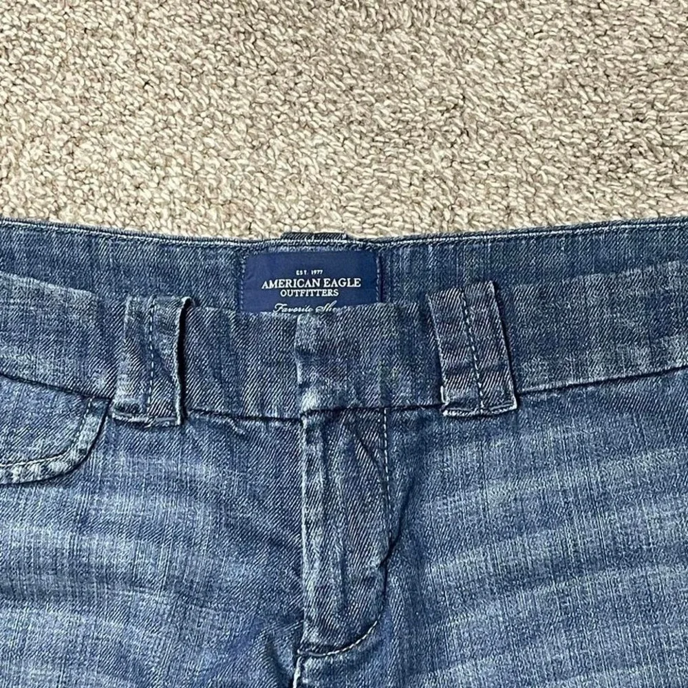 lowrise American Eagle dark wash mini shorts with cute pocket detailing - Picture 2 of 8